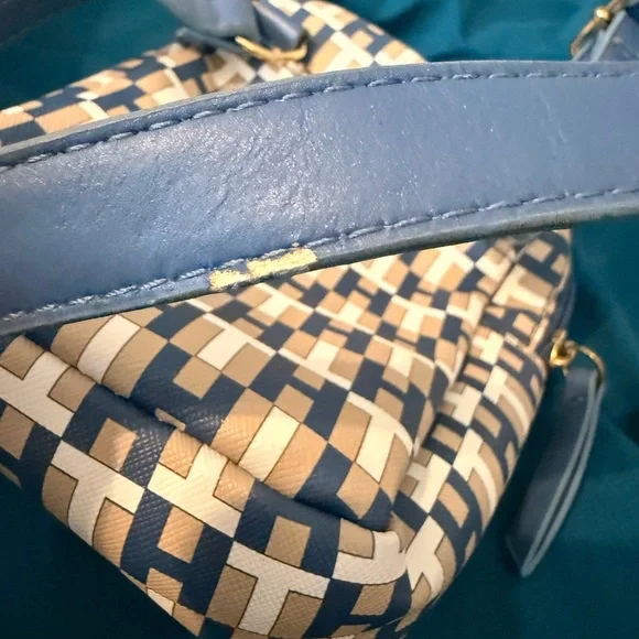 Tommy Hilfiger Navy and Red Interior Bag - Picture 3 of 9